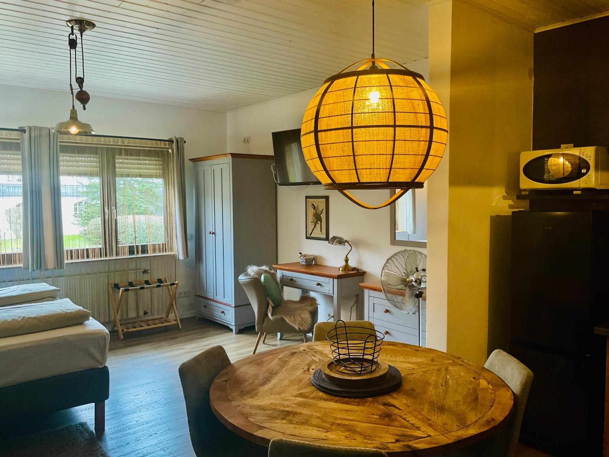 Gladenbach Zu Jeddelohs Bungalows & Apartments -Adult Friendly מראה חיצוני תמונה